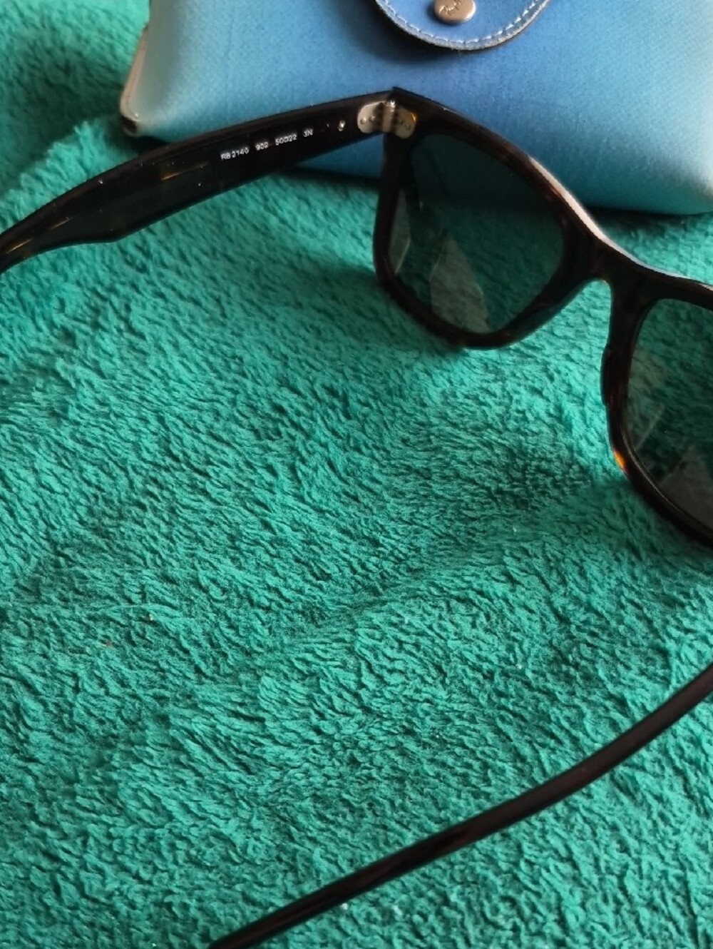 Ray-Ban Turtle-Shell Wayfarer Sunglasses with Blue Case - Picture 3 of 8